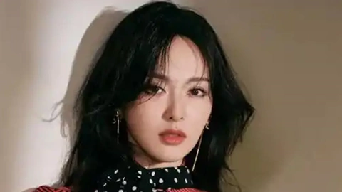  唐嫣為何不喜歡咧嘴笑？一張露牙照曝光，才知她隱藏的身體秘密 (2025) Legendas em português Dublagem em chinês