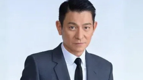 온라인에서 시 柯受良病逝22年，承諾幫他照顧妻兒的劉德華，如今履行承諾了嗎？ (2025) 자막 언어 더빙 언어