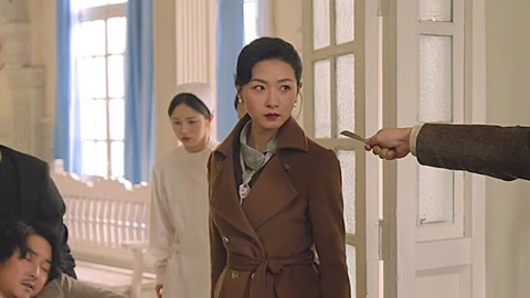 万茜秦俊杰内哄拔刀相向